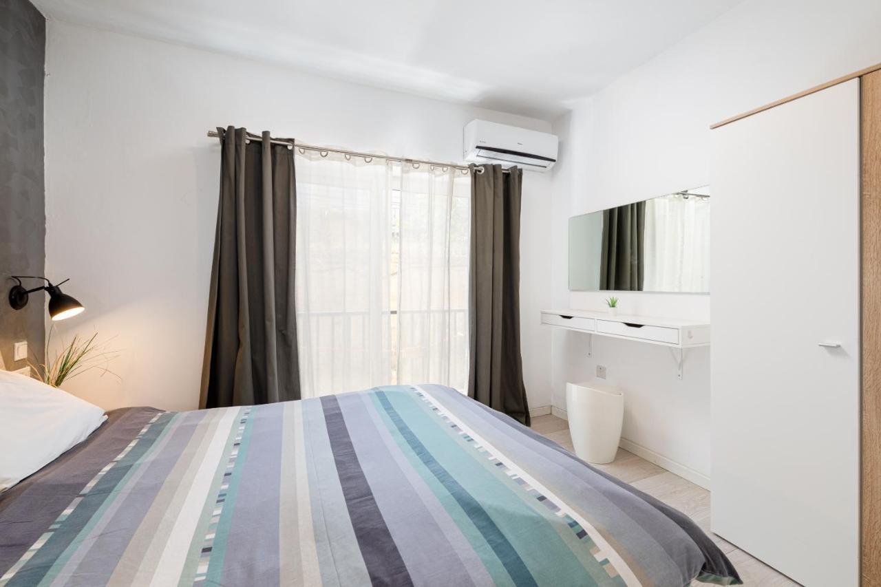 Modern 3 Bedroom & 3 Bathroom Apartment - Near Balluta Bay Сент Джулианс Экстерьер фото
