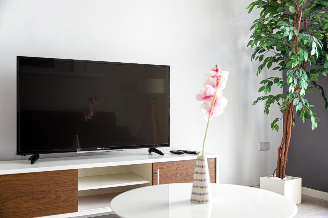 Modern 3 Bedroom & 3 Bathroom Apartment - Near Balluta Bay Сент Джулианс Экстерьер фото