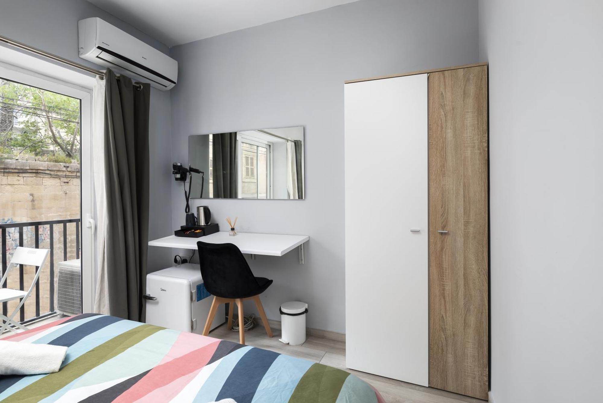Modern 3 Bedroom & 3 Bathroom Apartment - Near Balluta Bay Сент Джулианс Экстерьер фото