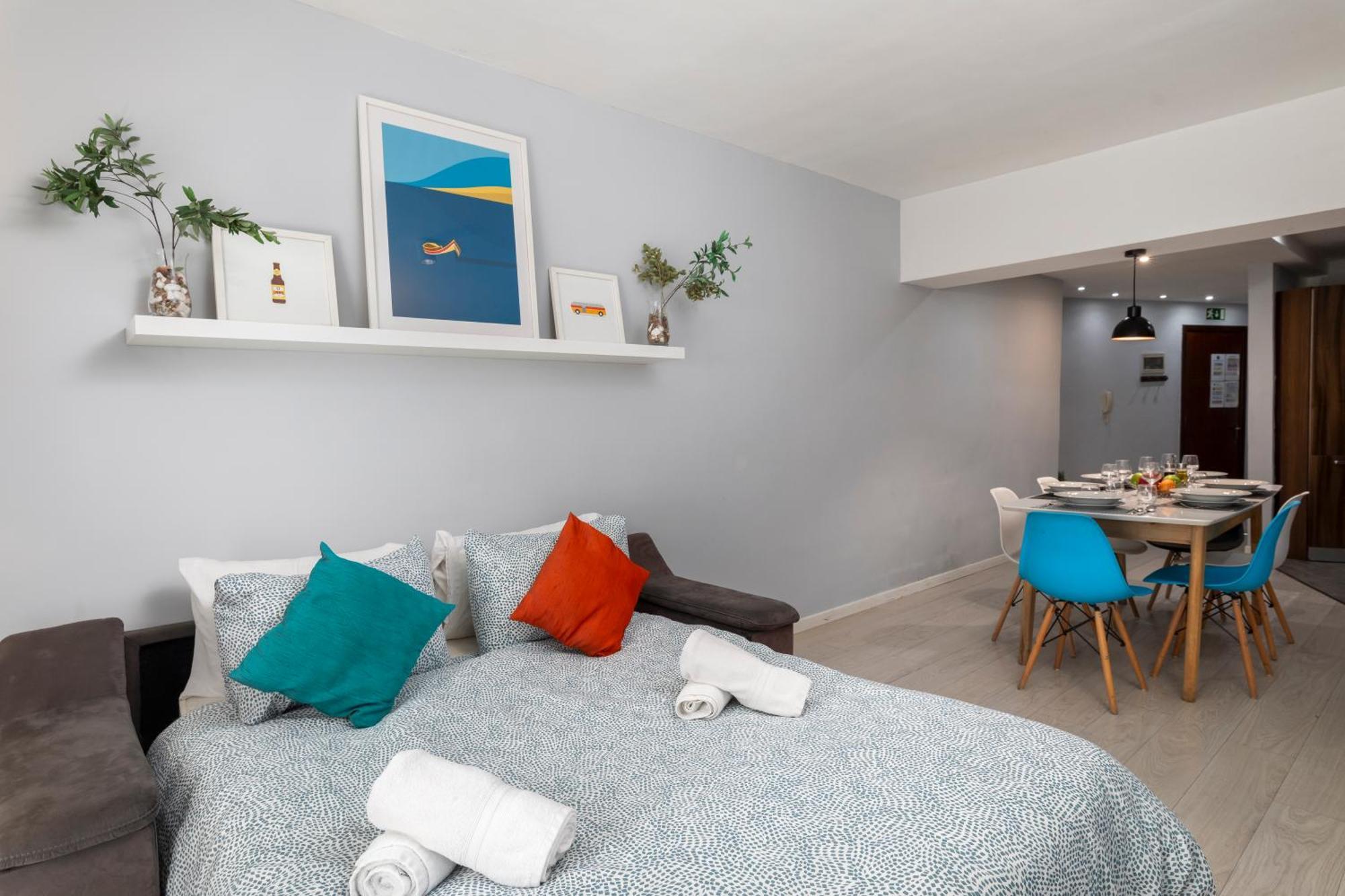 Modern 3 Bedroom & 3 Bathroom Apartment - Near Balluta Bay Сент Джулианс Экстерьер фото